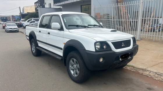 MITSUBISHI L200 2.5 GL 4X4 CD 8V TURBO DIESEL 4P MANUAL MITSUBISHI L200 2.5 GL 4X4 CD 8V TURBO DIESEL 4P MANUAL